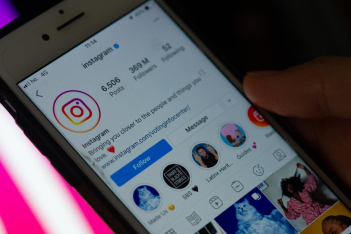 Trafficking μέσω Instagram; Η Apple απειλεί να μπλοκάρει το Facebook για διαφημίσεις εμπορίας γυναικών