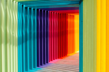 Η Pantone μας παρουσιάζει τη χρωματική παλέτα της άνοιξης 2022 