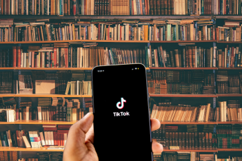 #BookTok: H νέα τάση για βιβλιοφάγους στο TikTok είναι απλά φανταστική και γεννά ένα νέο οικονομικό φαινόμενο