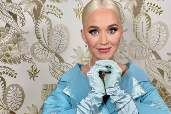 Η Katy Perry αποκαλύπτει τι κοινό έχουν οι pop stars και οι μητέρες - και είναι αλήθεια