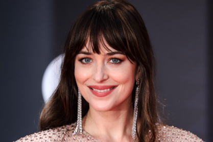 Η Dakota Johnson, το (περίπου) γυμνό φόρεμα Gucci και μια ακόμη iconic εμφάνιση