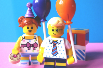 Μετά από μια εξοργιστική έρευνα, η Lego βάζει τέλος στα «αγορίστικα/κοριτσίστικα» παιχνίδια