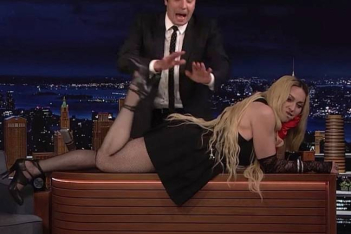 H Madonna προσπάθησε να γίνει προκλητική στον Jimmy Fallon. Τελικά ήταν απλά άβολη