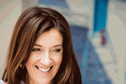 Η γενναία εξομολόγηση της Victoria Hislop: «Είμαι 62 και πέρυσι διαγνώστηκα με καρκίνο του μαστού»