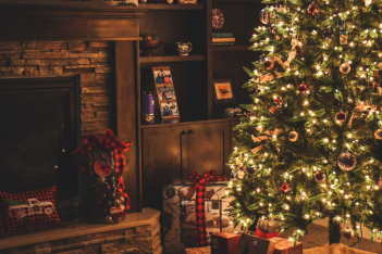 3 βασικά λάθη που κάνουμε όταν στολίζουμε το χριστουγεννιάτικο δέντρο 
