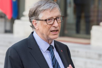 Bill Gates: Οι 2 προϋποθέσεις που μπορούν να μειώσουν τα κρούσματα και τους θανάτους από την πανδημία μέχρι τα μέσα του 2022
