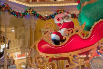 Φέτος στα πάρκα της Disney, ο Άγιος Βασίλης θα είναι μαύρος