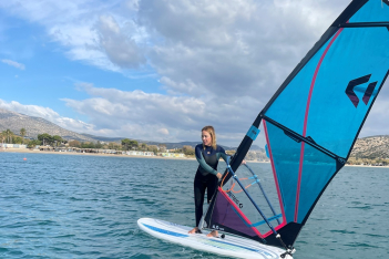 Πώς το windsurfing άλλαξε τη ζωή μου και έγινε η μεγάλη μου αγάπη