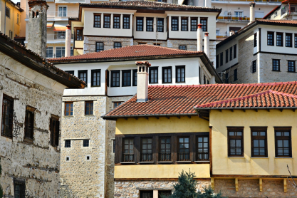 Ντολτσό: Βόλτα στην πιο όμορφη γειτονιά της Καστοριάς