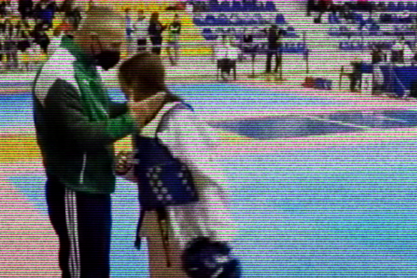 «Όλα τα παιδιά τρώνε χαστούκια»: Είστε σίγουρα μητέρα;