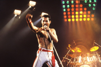 30 χρόνια χωρίς τον Freddie Mercury: 10 πράγματα που δεν ξέρατε για την ταραχώδη ζωή του