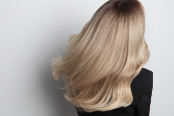 Η διαχρονική τάση στα μαλλιά που ταιριάζει σε όλες τις γυναίκες και εμπιστεύονται οι celebrities