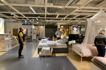 Εγκλωβισμένοι στο IKEA: 31 άνθρωποι στη Δανία έζησαν το καλύτερο sleepover της ζωής τους εξαιτίας μιας χιονοθύελλας