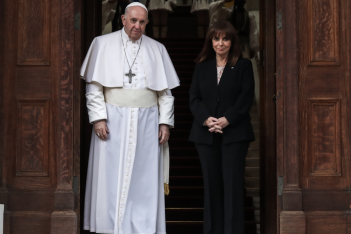 Κατερίνας Σακελλαροπούλου προς Πάπα Φραγκίσκο: «Η αξιακή μας συναντίληψη είναι το θεμέλιο της συνεργασίας μεταξύ του Βατικανού και της χώρας μας»