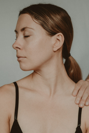 Άνδρας στη Σουηδία κατηγορείται ότι εξέδιδε τη σύζυγό του σε 120 άνδρες