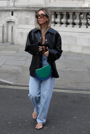 Είσαι minimal; 5 elevated looks με τζιν παντελόνι που θα φοράς συνέχεια αυτή την άνοιξη