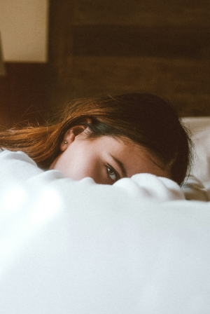 Το μυαλό σου σου λέει ψέματα κάθε βράδυ - Γιατί το 92% των φόβων σου δεν είναι αληθινοί