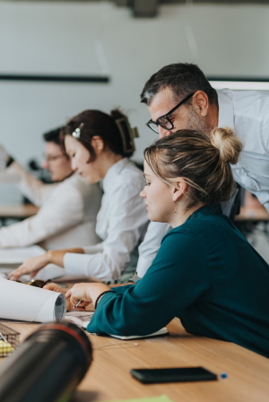 Ο κανόνας «8:4» - Πώς η συναισθηματική νοημοσύνη μεταμορφώνει την παραγωγικότητα