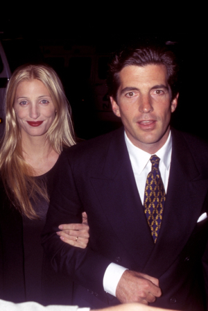 Τζον Φ. Κένεντι και Καρολίν Μπεσέτ: Η ιστορία τους έγινε σειρά και είναι ό,τι καλύτερο θα δεις αυτές τις μέρες