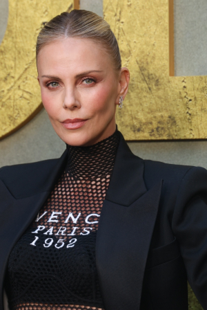 Σαρλίζ Θερόν: «Δεν ντρέπομαι να μιλάω για τη νύχτα που η μητέρα μου σκότωσε τον πατέρα μου»