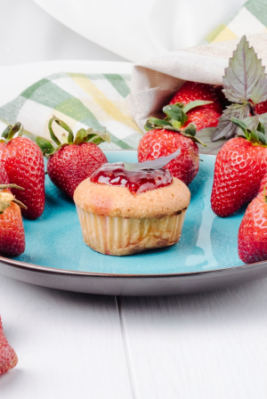 Αυτά τα muffins φράουλας με υψηλή περιεκτικότητα σε πρωτεΐνη είναι πεντανόστιμα