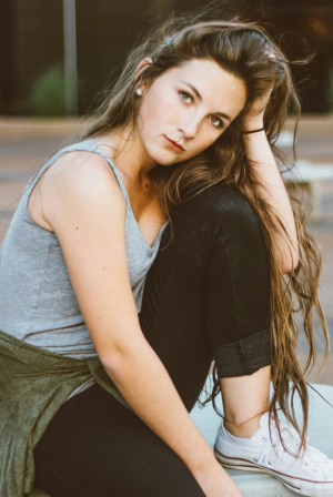 Γυναίκα σκέφτεται