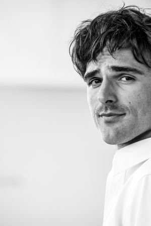 Ο Τζέικομπ Ελόρντι είναι το νέο πρόσωπο του εμβληματικού ανδρικού αρώματος Bleu de Chanel