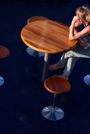 6 τρόποι για να βγεις από το καβούκι σου και να κοινωνικοποιηθείς, σύμφωνα με ειδικούς