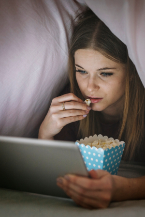 Αν βλέπεις true-crimes σειρές πριν κοιμηθείς, οι ψυχολόγοι έχουν κάτι ανησυχητικό να σου πουν