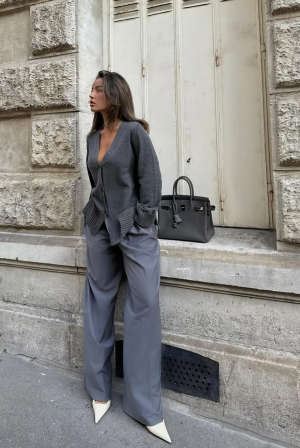 Τέλος στα βαρετά office looks: 5 υφασμάτινα παντελόνια που συνδυάζουν κομψότητα και άνεση