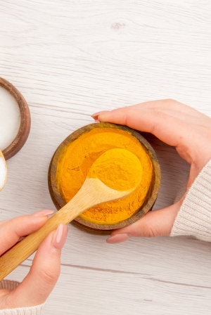 Τι πρέπει να ξέρετε για τον κουρκουμά: 5 σημεία που συχνά αγνοούμε