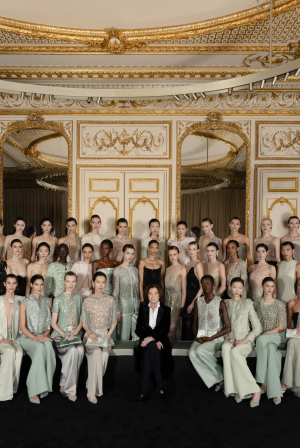 Η πρώτη couture συλλογή της ανιψιάς του Giorgio Armani, μετά τον χαμό του – Οι αποχρώσεις του πράσινου και το νέο όραμα