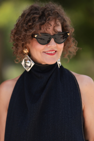 καρέ σγουρά μαλλιά