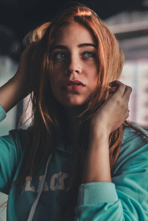 Γιατί σε πιάνει πονοκέφαλος μετά το φαγητό και πώς να τον σταματήσεις