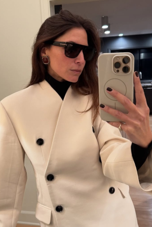 κοντά τετράγωνα νύχια