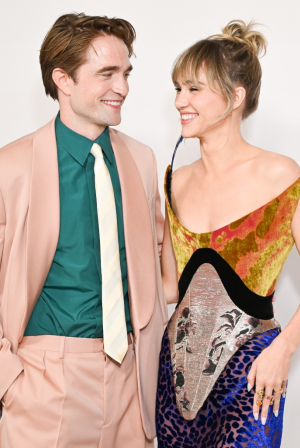 Ρόμπερτ Πάτινσον: Το υπονοούμενο που μάλλον “πρόδωσε” τον κρυφό γάμο του με την Σούκι Γουότερχαουζ