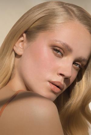 Το αντηλιακό προσώπου που λειτουργεί σαν δεύτερο δέρμα