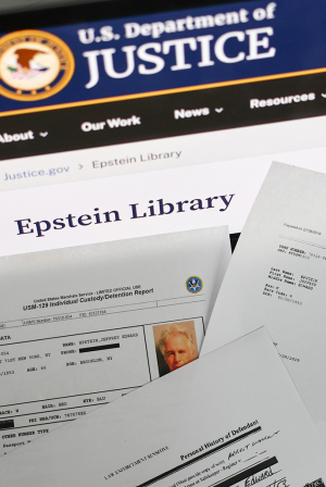 Θύματα του Επστάιν μηνύουν τη Google και τη κυβέρνηση Τραμπ για διαρροή προσωπικών δεδομένων