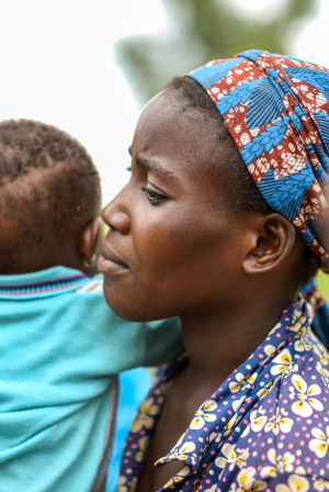 ⁣Μητρική θνησιμότητα: Χιλιάδες γυναίκες στην Αφρική πεθαίνουν από σήψη λόγω έλλειψης καθαρού νερού