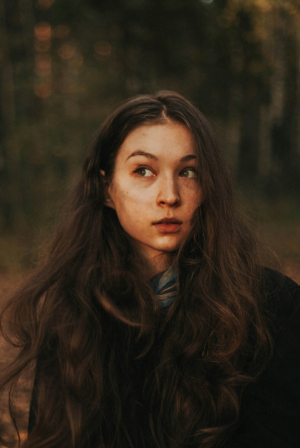 Μοναξιά: 7 “αθόρυβα” χαρακτηριστικά που κρατούν τους ανθρώπους συναισθηματικά απομονωμένους