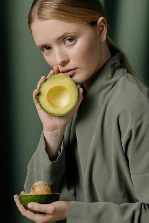 Τι συμβαίνει στο σώμα σου όταν τρως αβοκάντο πριν κοιμηθείς