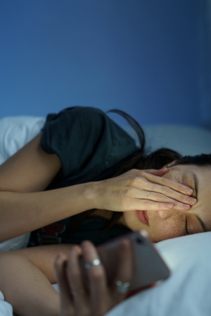 Γιατί δεν μπορείς να κοιμηθείς; Το άγχος που σε κρατάει ξύπνιο (και πώς να το αντιμετωπίσεις)