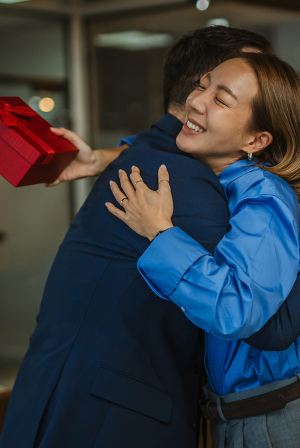 Τα 4 ζώδια που δεν διστάζουν να αλλάξουν το δώρο που τους έκανες - Έχουν πολύ συγκεκριμένο γούστο