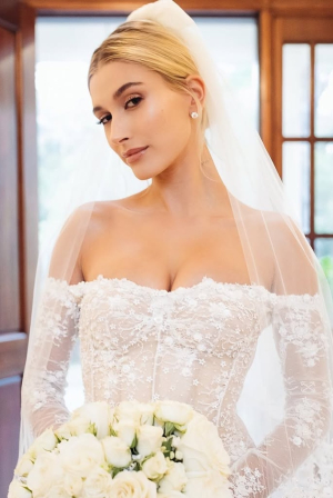 νυφικά χτενίσματα με πέπλο