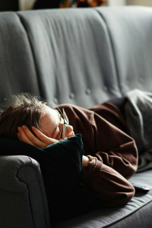 7 συνήθειες που πρέπει να αποφύγεις μετά τις 7 απόγευμα - Τις μισές τις κάνεις σίγουρα