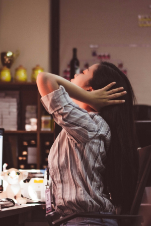 Η τοξικότητα στον χώρο εργασίας μας γερνά πιο γρήγορα, σύμφωνα με έρευνα