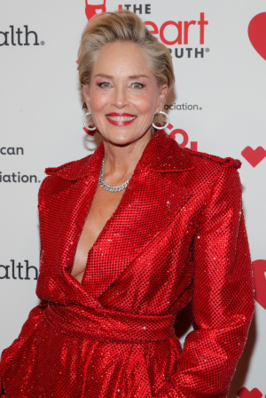 Η Σάρον Στόουν αποκάλυψε ποιος χολιγουντιανός ηθοποιός φιλάει καλύτερα. Ναι, το είπε