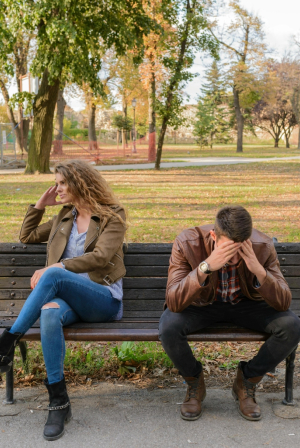 Σιωπηλό διαζύγιο: 8 σημάδια ότι το βιώνεις χωρίς να το συνειδητοποιείς