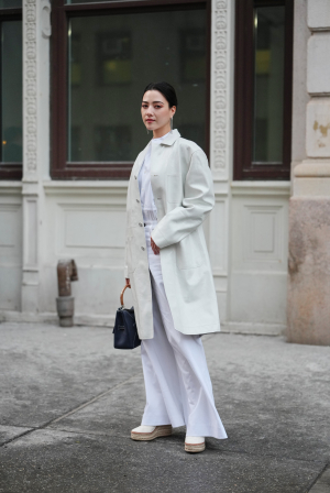 Τα αγαπημένα καλοκαιρινά παπούτσια των millennials κάνουν επικό come back και, είτε τα λατρεύεις είτε τα μισείς