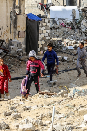 Συγκλονιστικό βίντεο: Παιδιά στη Γάζα παίζουν “κηδεία” εν μέσω πολέμου